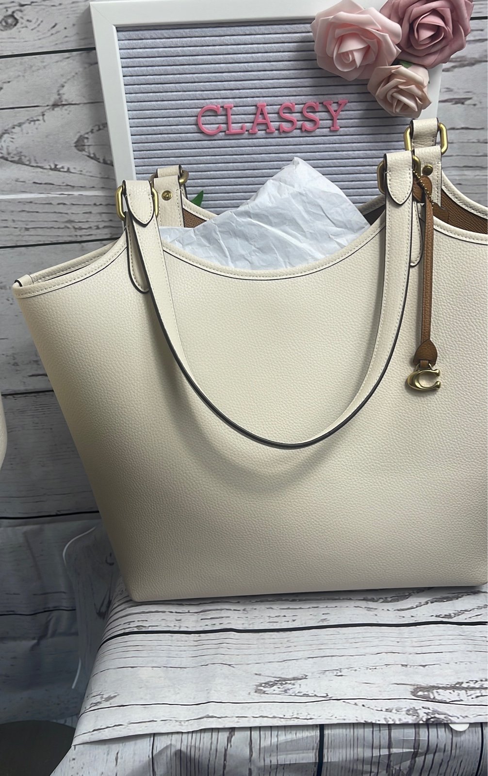 Beautiful Women’s NWTs Coach shops Purse