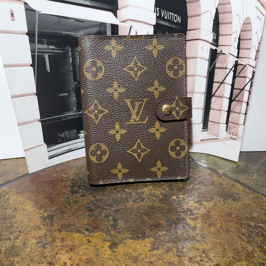 Louis shops Vuitton Agenda PM