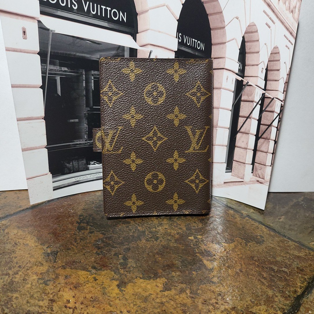 Louis shops Vuitton Agenda PM