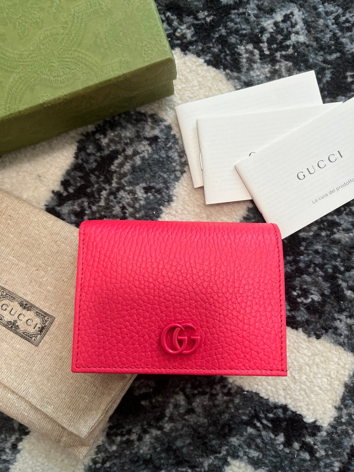 Like New Gucci GG marmont Wallet in Pink