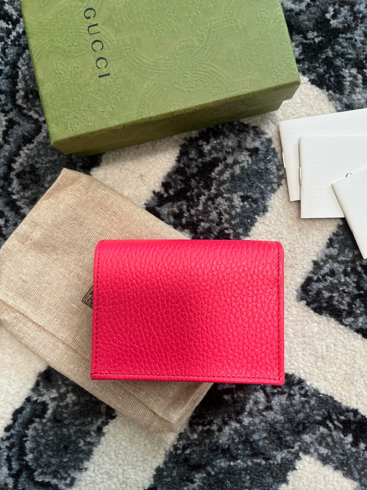 Like New Gucci GG marmont Wallet in Pink