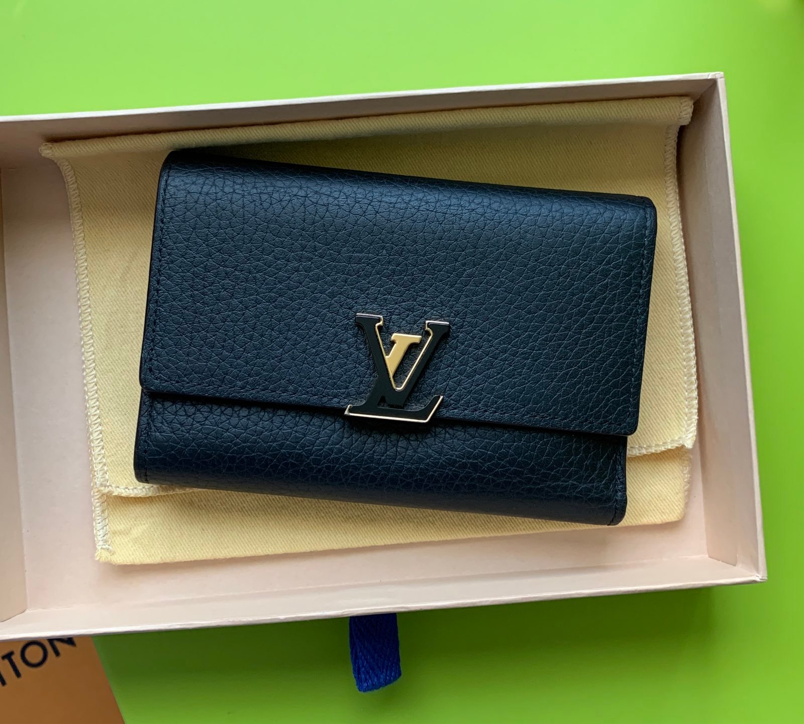 Louis Vuitton CAPUCINES COMPACT WALLET
