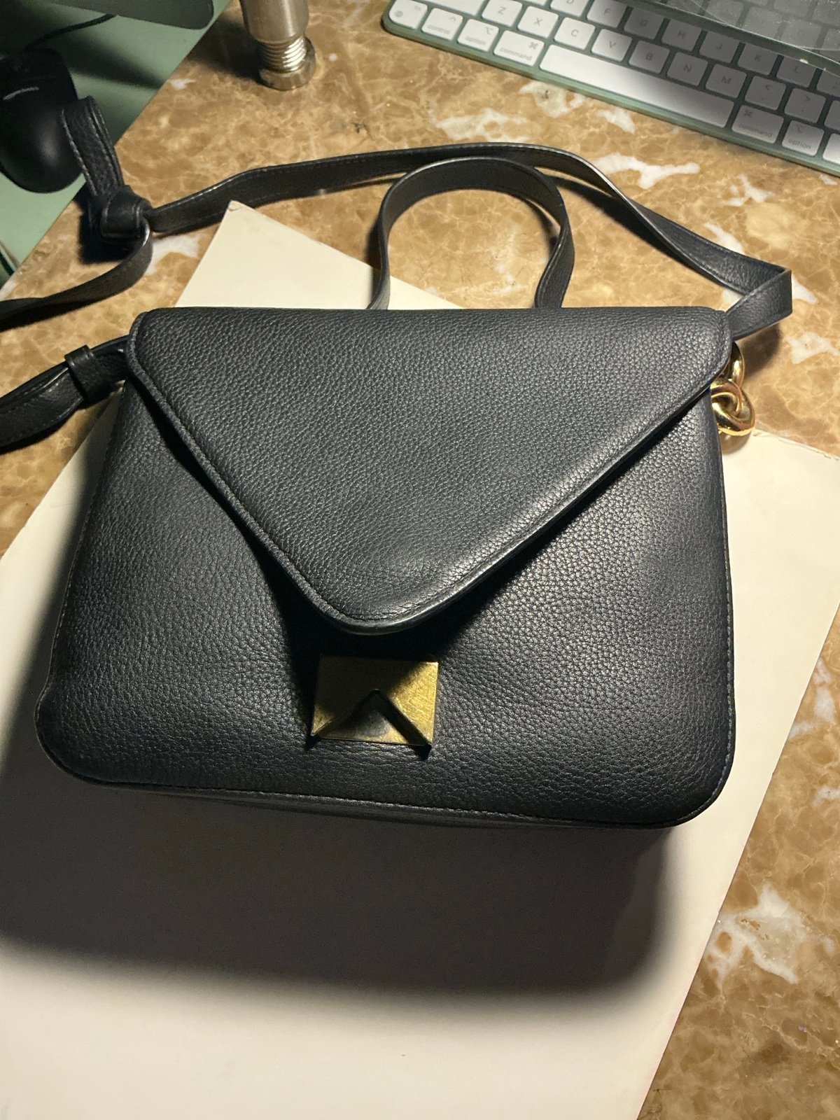 【BOTTEGA VENETA】MOUNT SHOULDER BAG Bottega Veneta Leather The Mount Envelope Chain Medium