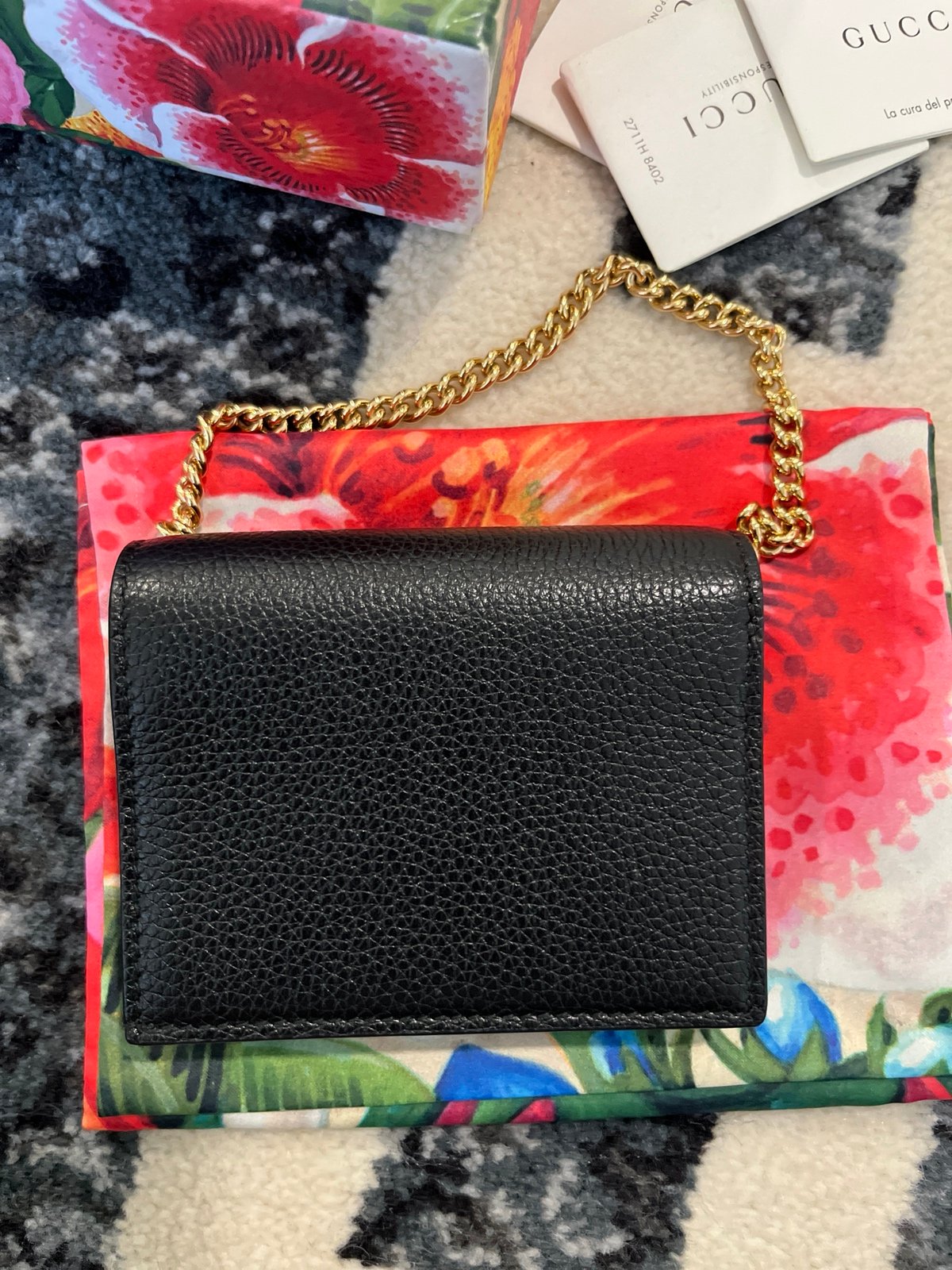 LIKE NEW Gucci Zumi Black Leather Gold Chain Bi-Fold Mini