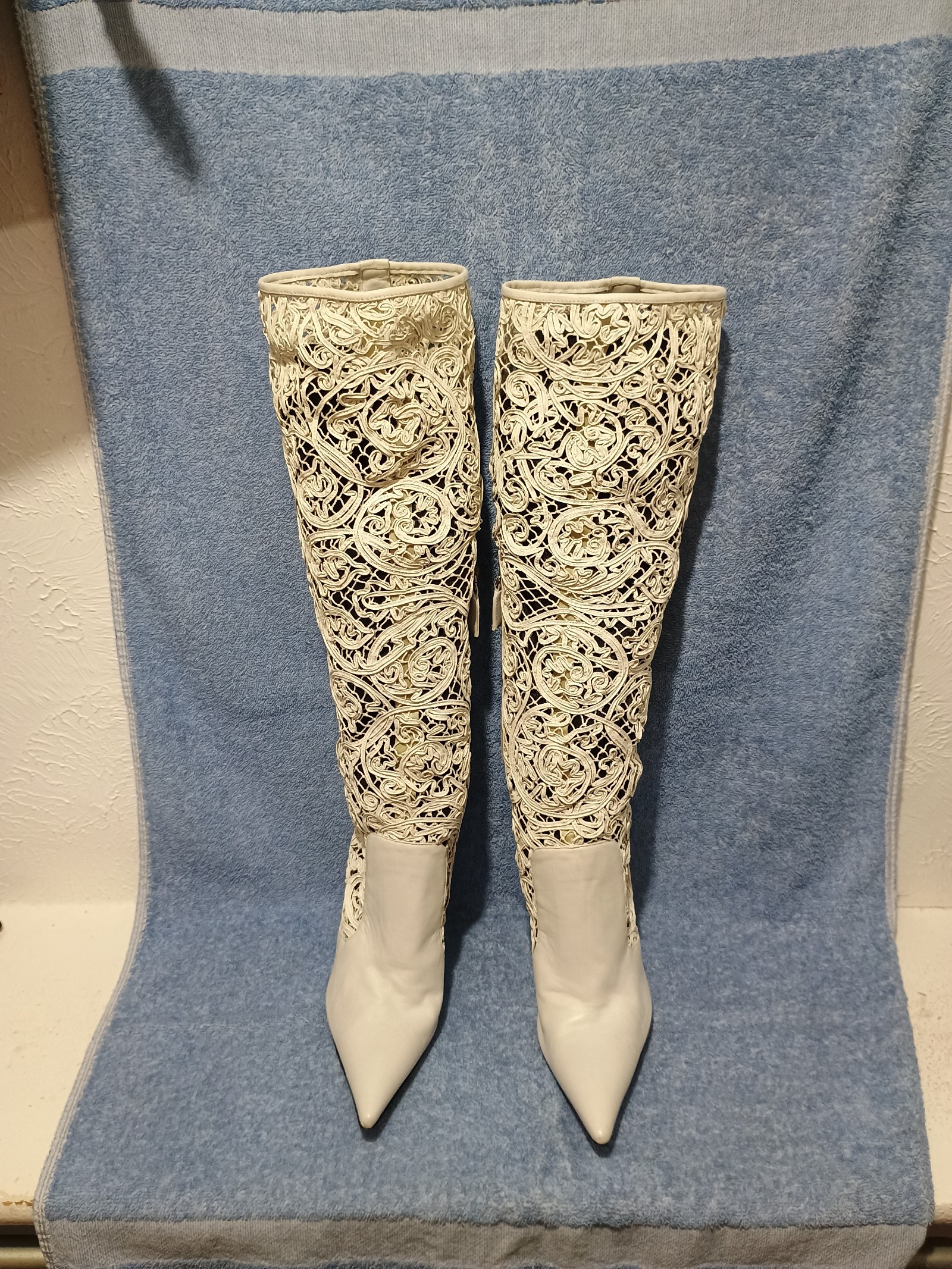 RARE! DOLCE AND GABBANA *LIKE NEW WHITE LEATHER & MESH BOOTS 40EU / 9.5