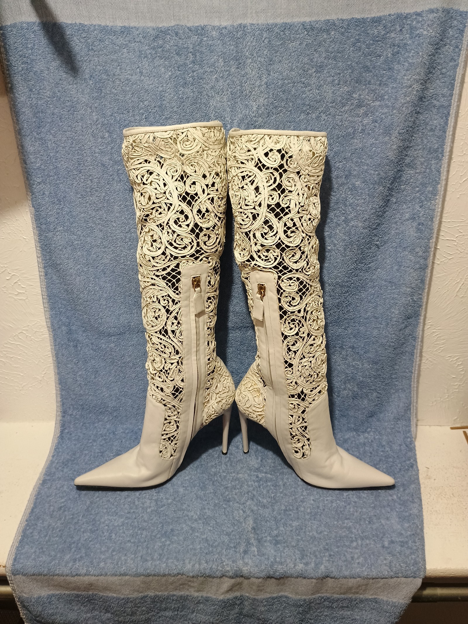 RARE! DOLCE AND GABBANA *LIKE NEW WHITE LEATHER & MESH BOOTS 40EU / 9.5