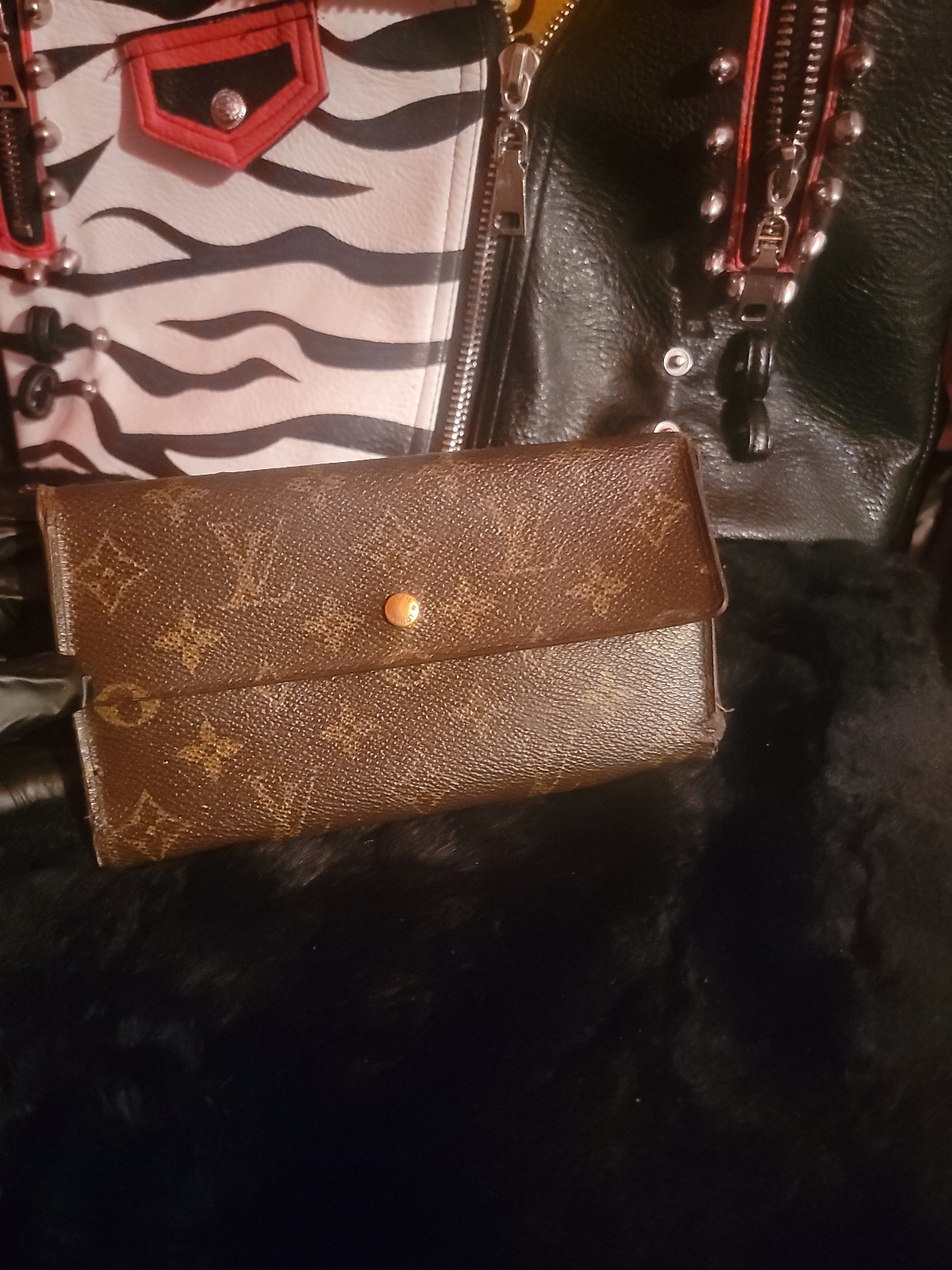 Authentic Louis Vuitton Sarah Monogram Trifold Long Wallet on shops Chain WOC