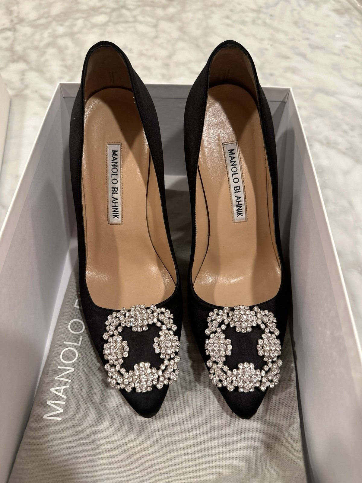 MANOLO BLAHNIK HANGISIパンプス 35.5 HANGISI | Green Satin Jewel Buckle Pumps | Manolo Blahnik