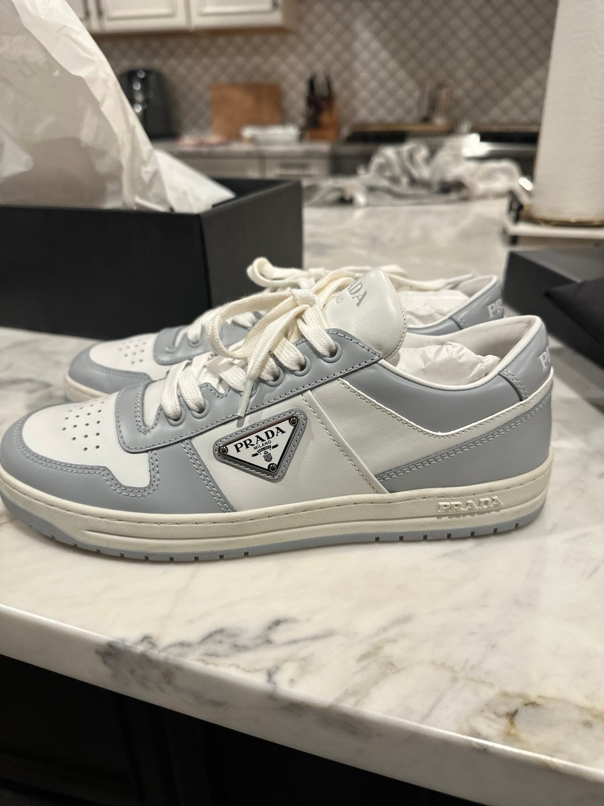 【送料&関税込】Prada Downtown Sneakers PRADA Downtown Leather Sneakers - POIZON
