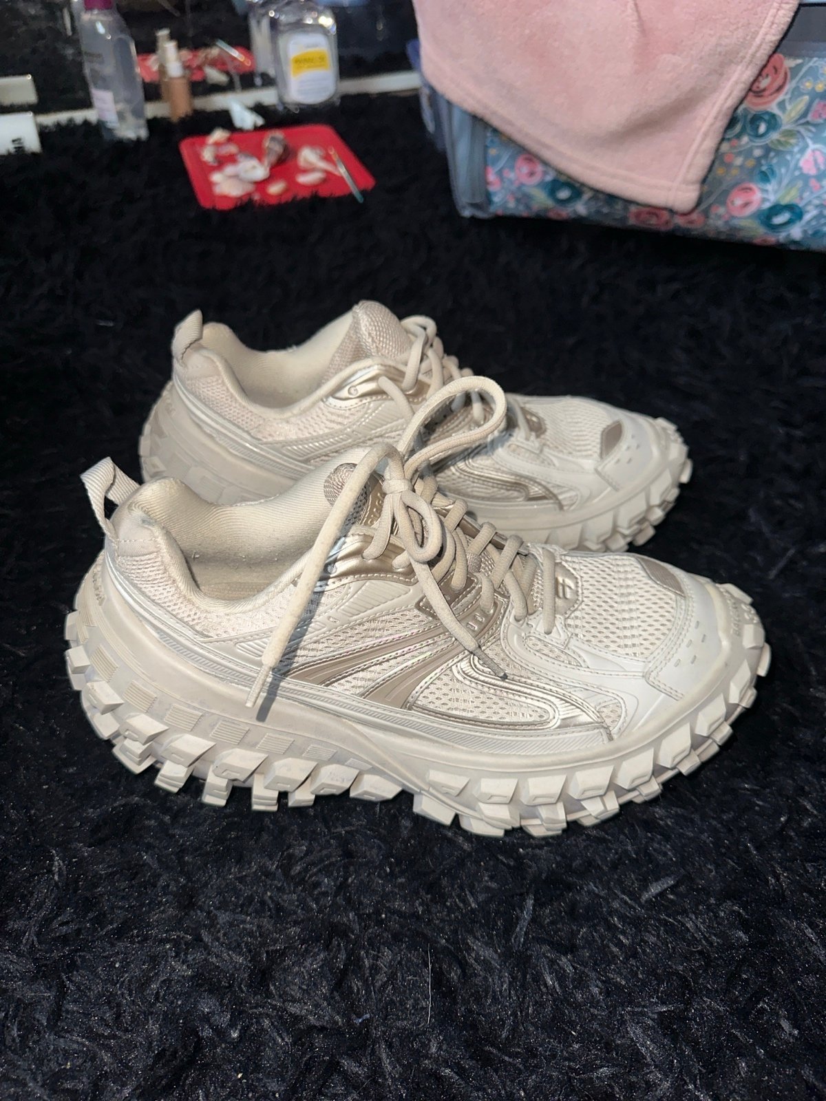 Balenciaga Bouncer Sneaker beige