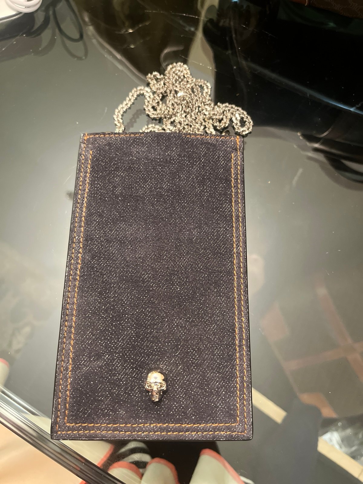 【関税込み】The Phone Holder Crossbody - Alexander McQueen - Alexander McQueen Embossed Leather Phone Holder - Black