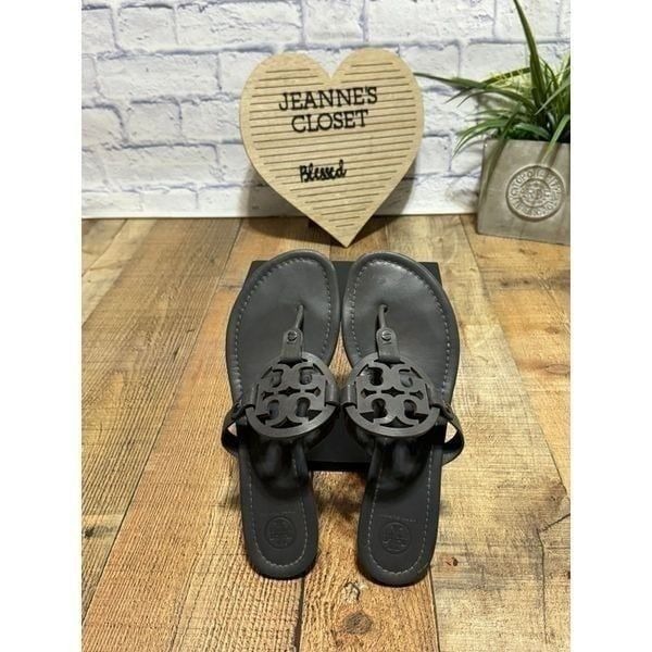 Tory Burch Miller Sandals Leather Dark Gray Matte Flip Flop Size 9 Pre owned go