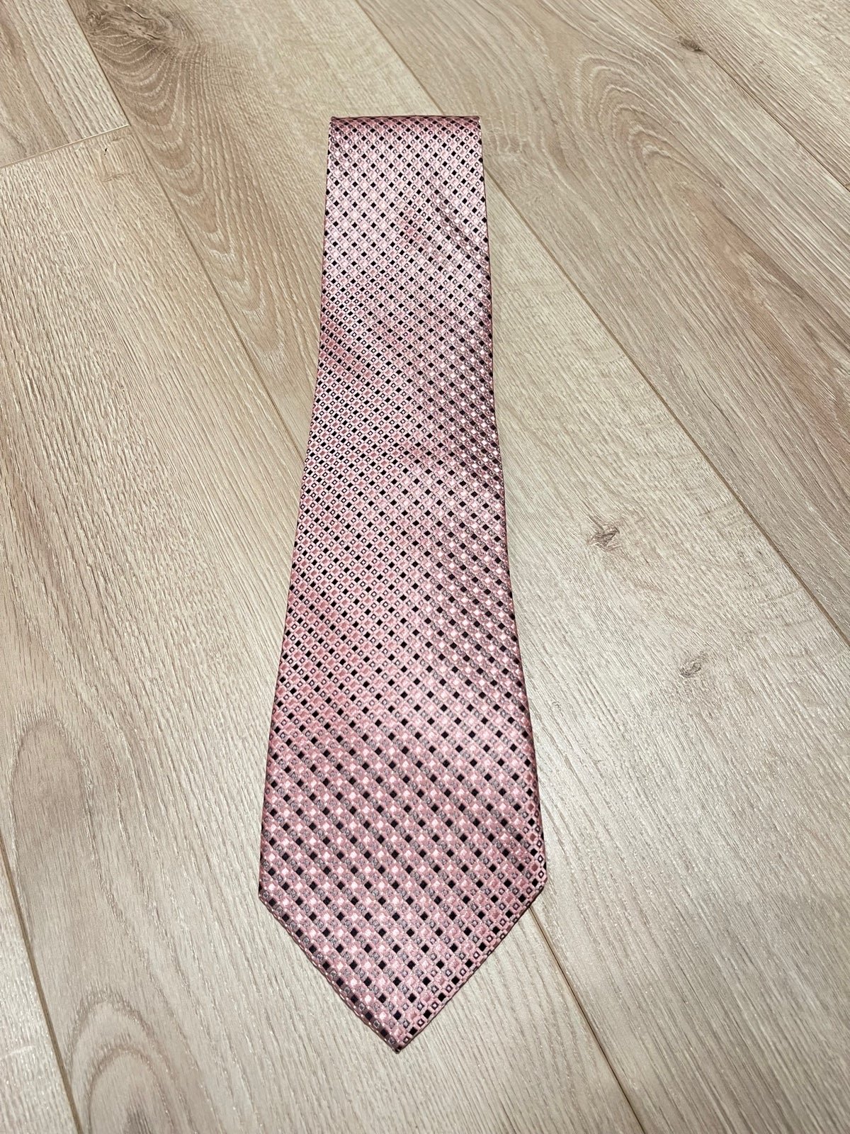 Burma Bibas Men’s Tie, 100% Silk, pink, NWOT