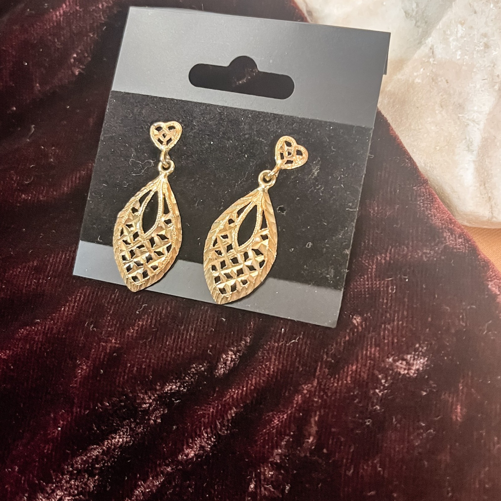 !0K Yellow Gold Etched Dangle Earrings