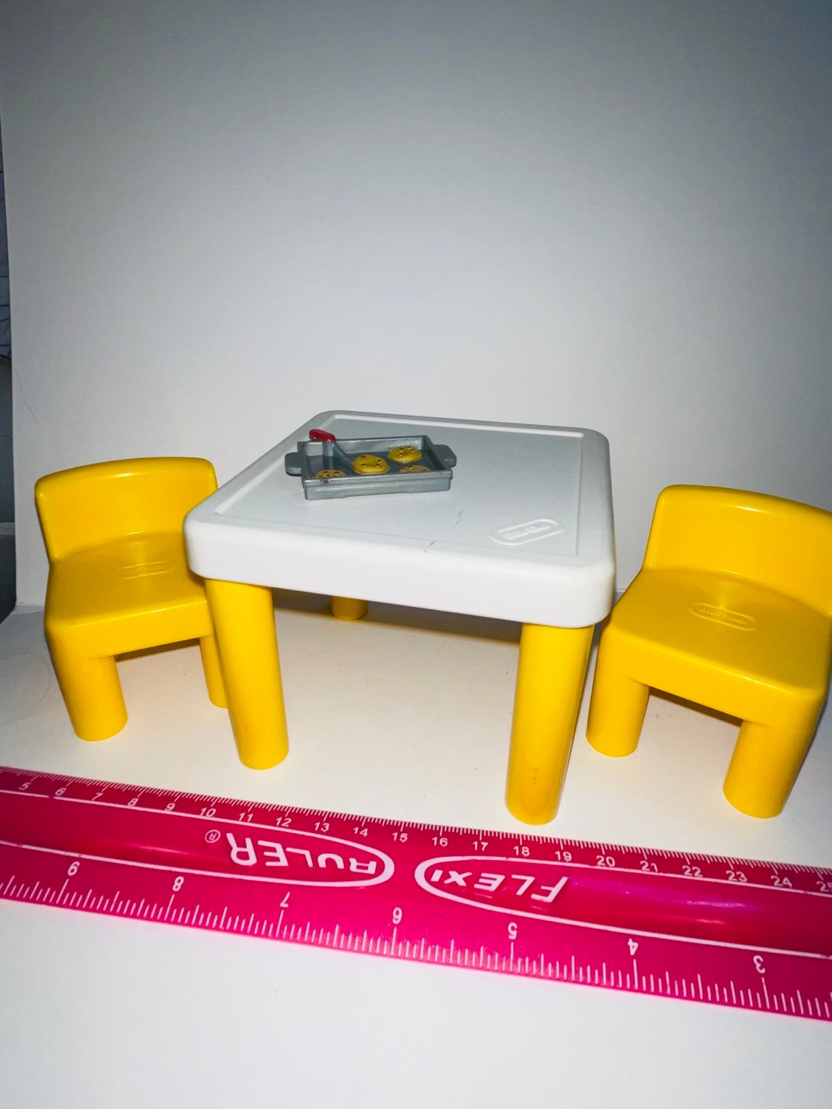 Little Tikes Dollhouse yellow legs table VERY white 2 chairs set