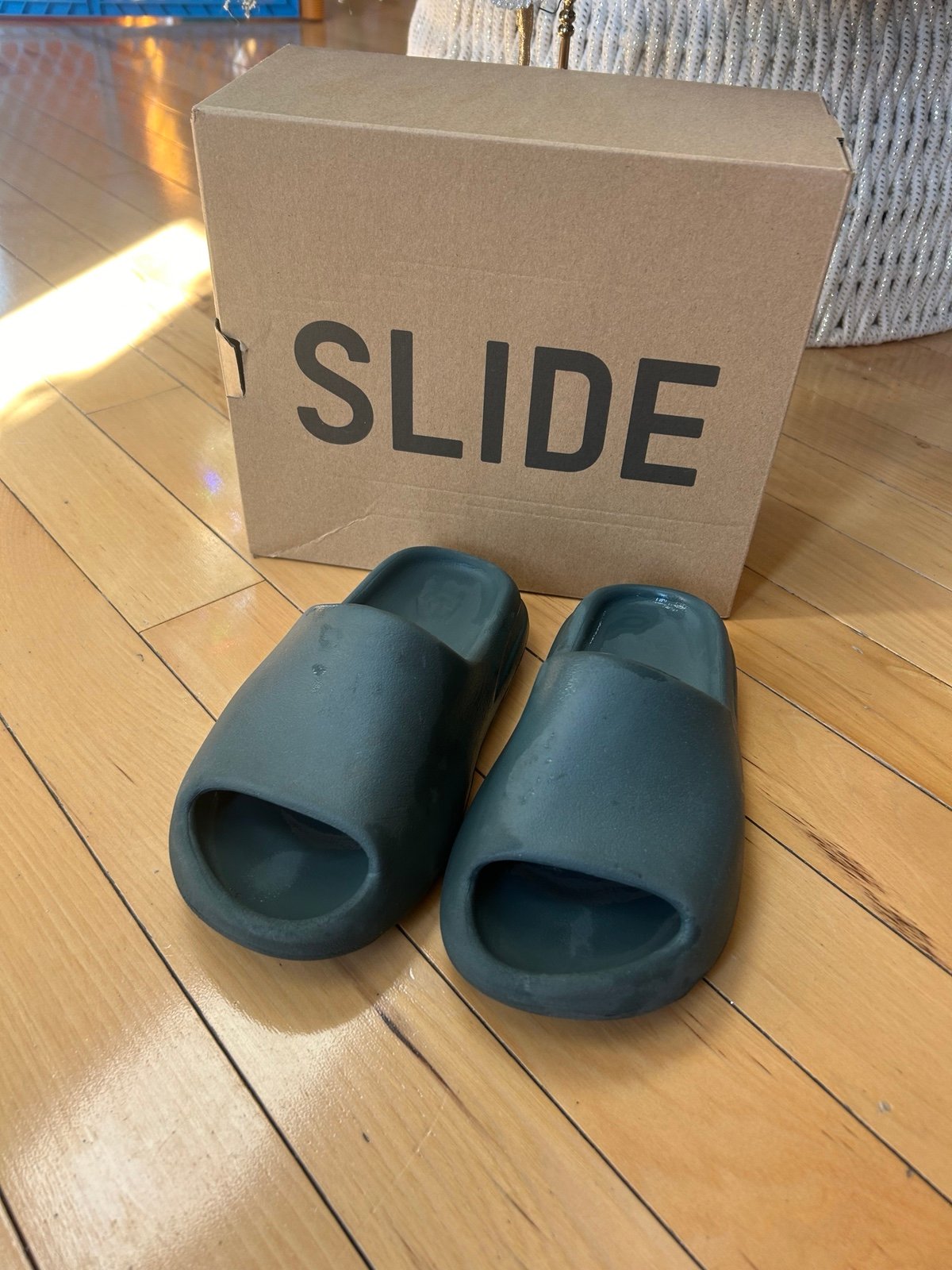 Yeezy Slide Authentic Stock X Verified Like New Youth 4 Slides