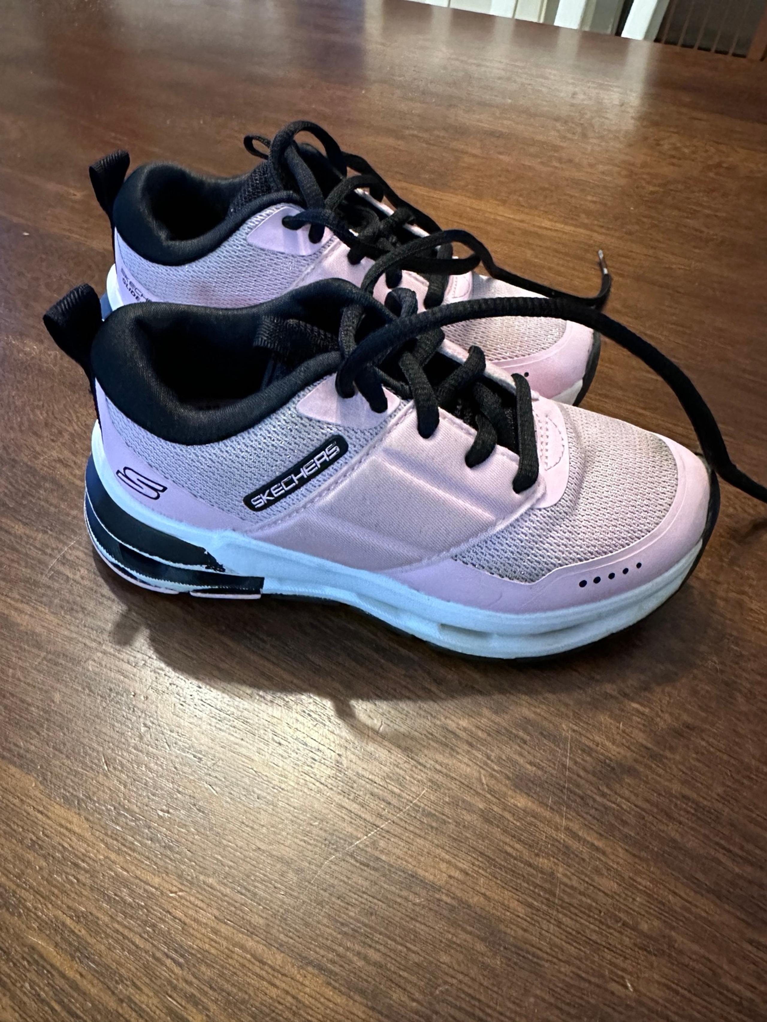 Sketchers girls size 11 pink and black, air cooled, goga mat shoes
