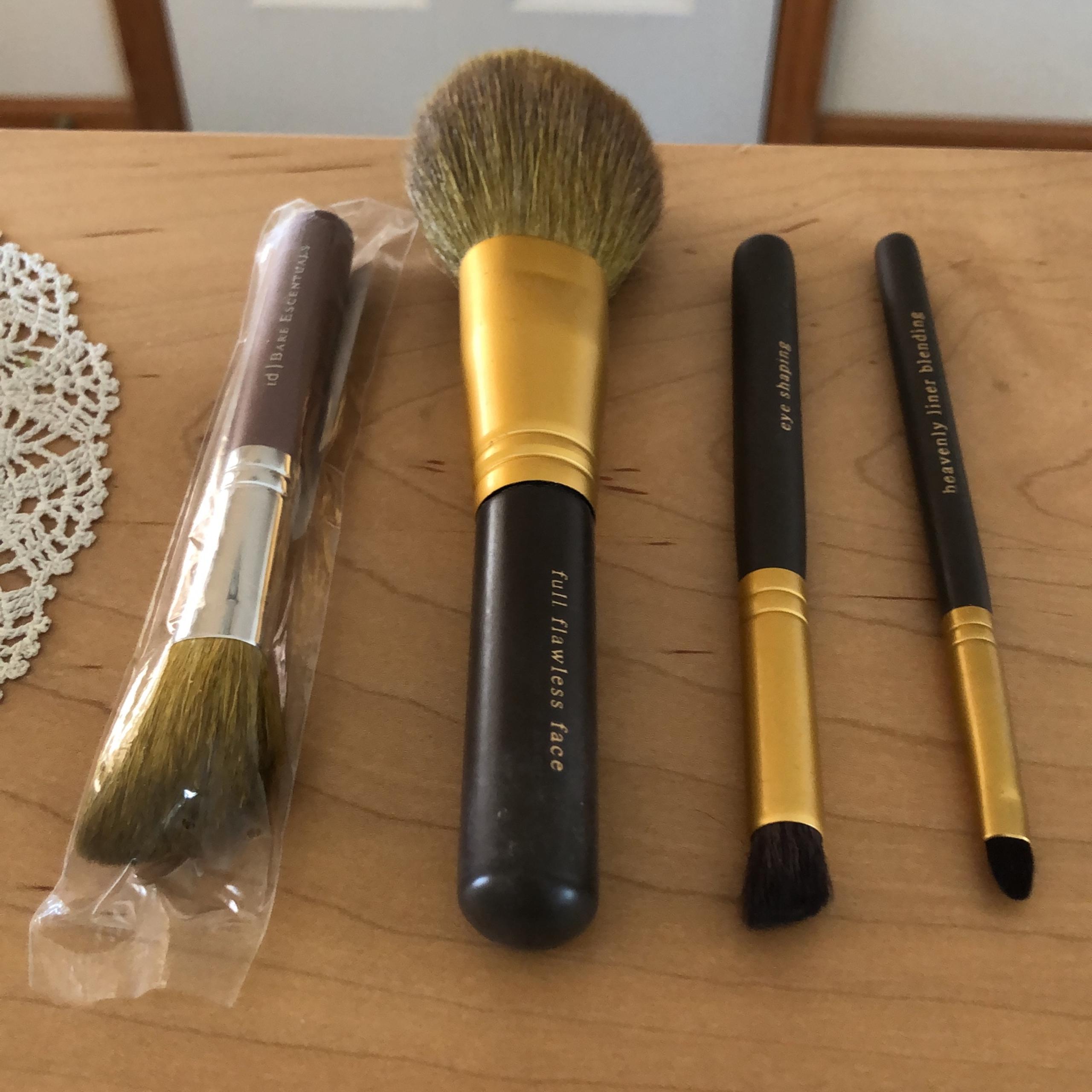 Bare Essentials Makeup Brushes