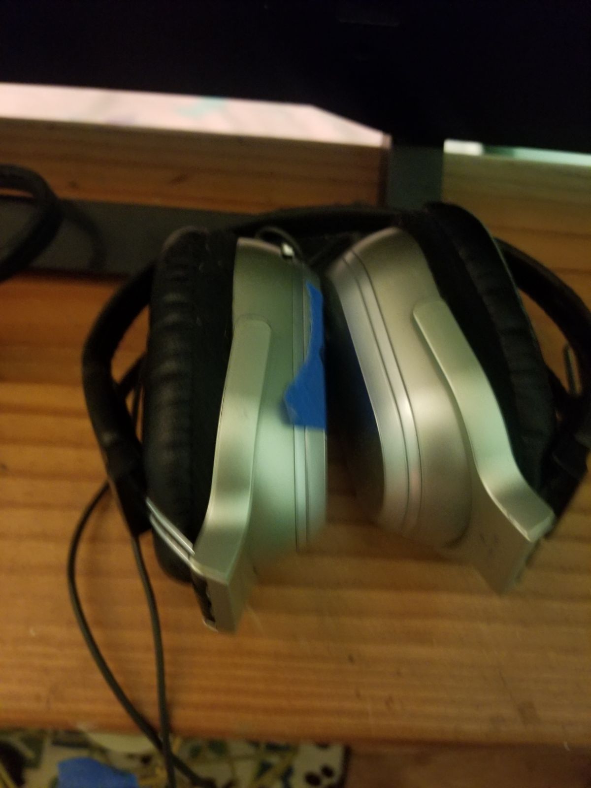 noise cancelling headphones