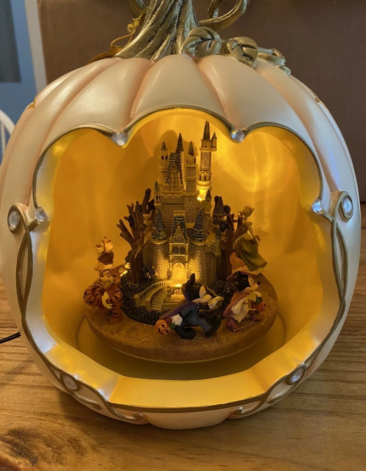 DISNEY SPOOK-TACULAR PUMPKIN outlet CENTERPIECE MOTION AND LIGHTS BRADFORD EXCHANGE NEW