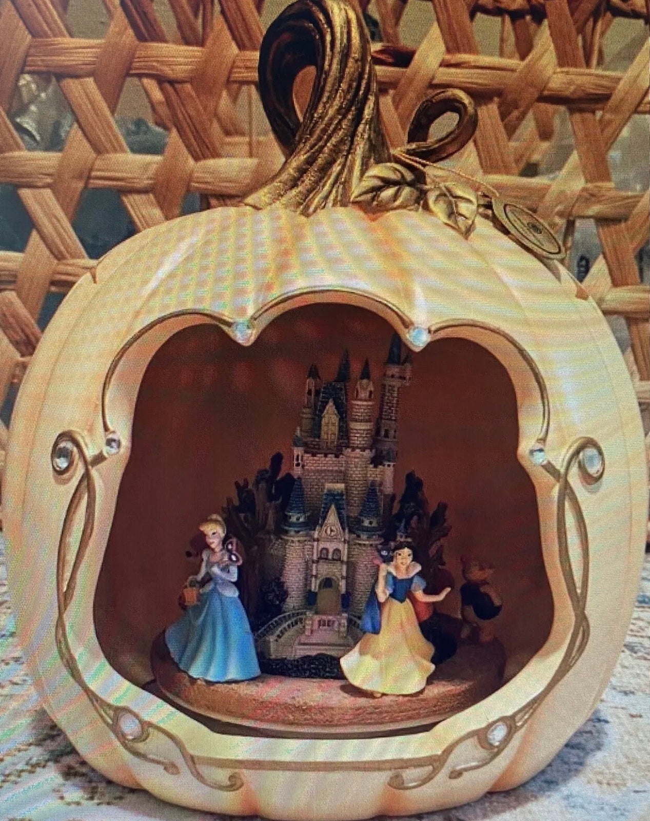 DISNEY SPOOK-TACULAR PUMPKIN outlet CENTERPIECE MOTION AND LIGHTS BRADFORD EXCHANGE NEW
