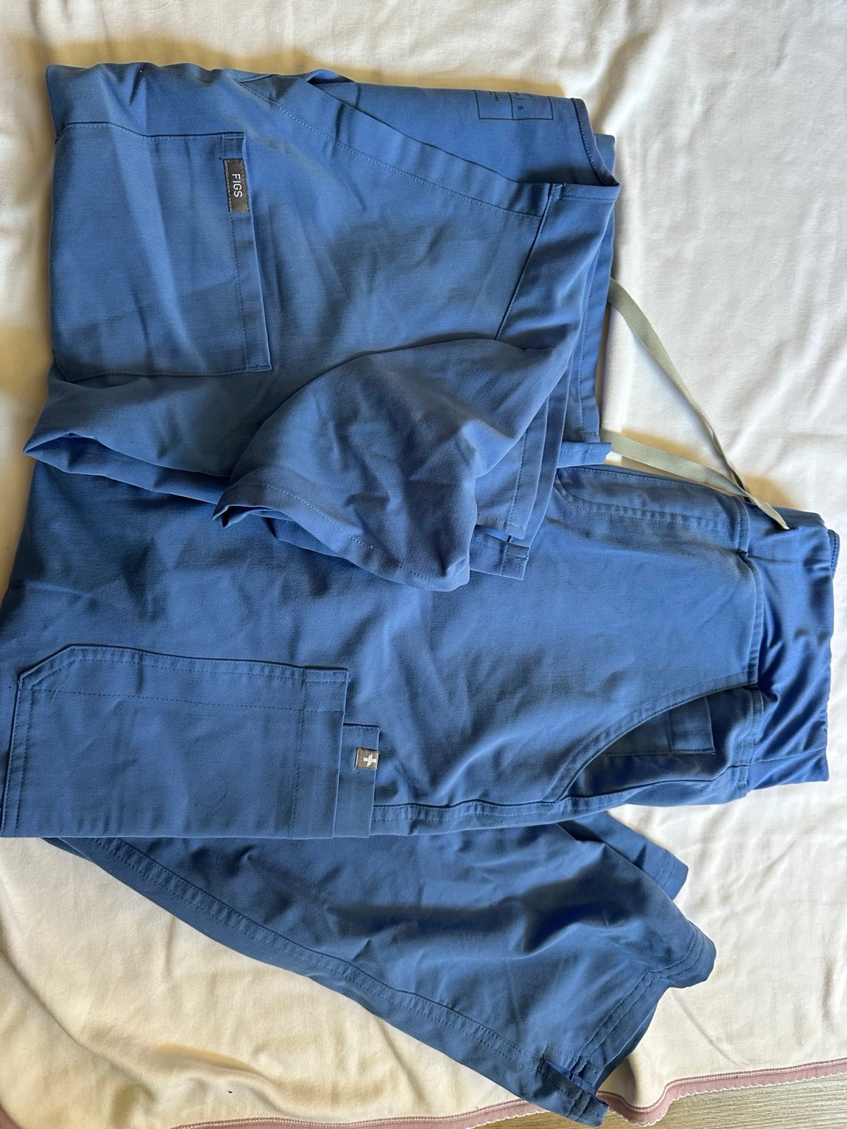 Small ceil blue figs