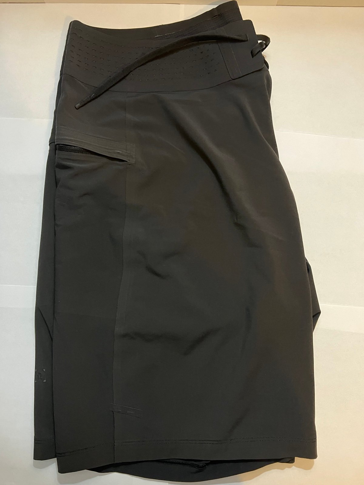 Lululemon Mens Black Shorts Size 32