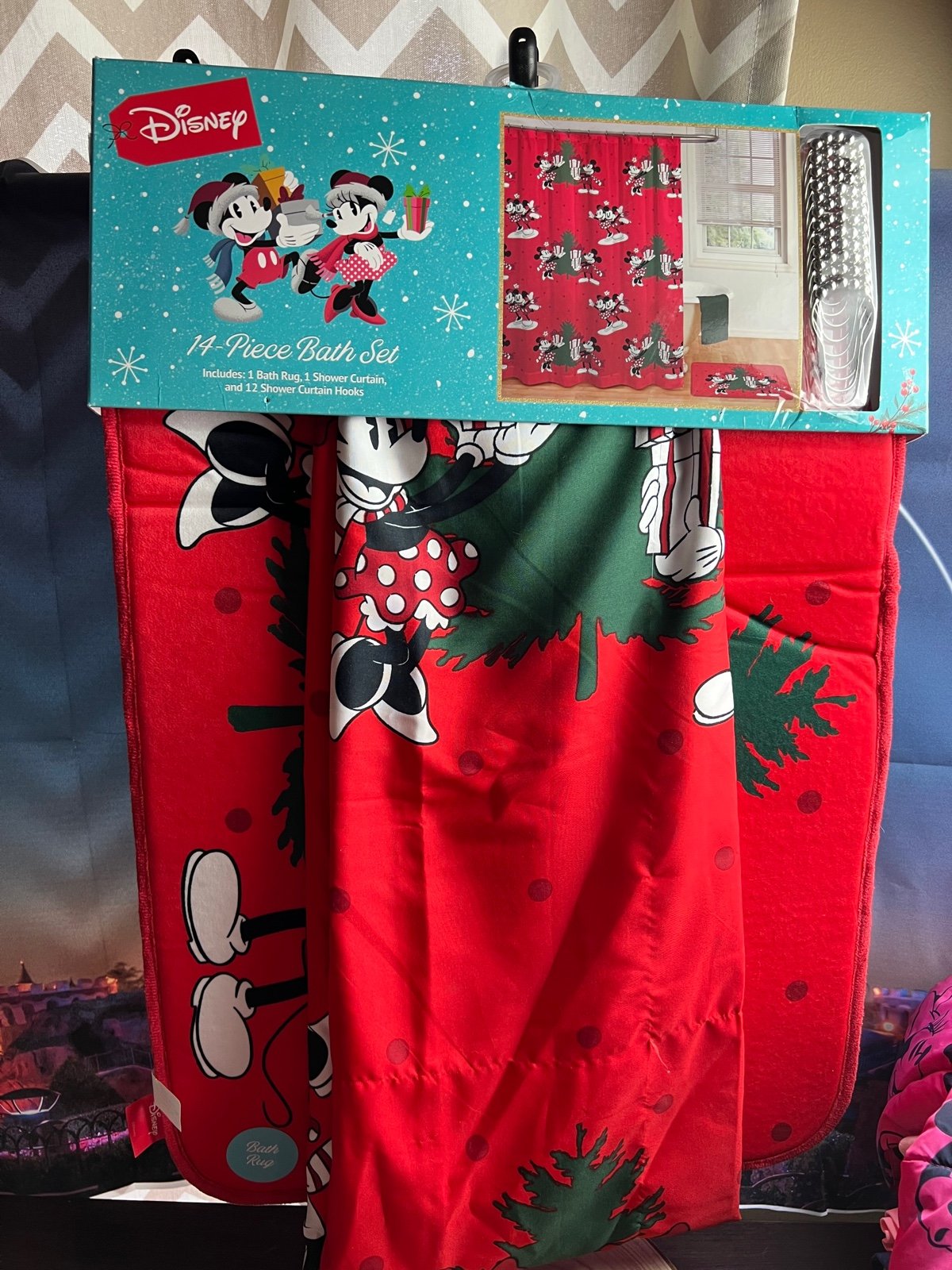 Disney holiday Mickey & Minnie Mouse holiday 14 piece bath set-new Disney holiday Mickey & Minnie Mouse holiday 14 piece bath set-new