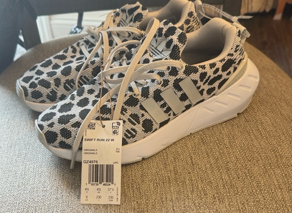 Adidas Women’s size 6 NEW LEOPARD