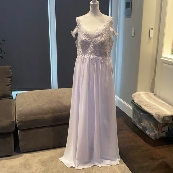 Women’s White A-Line Lace Wedding or Party Dress with Slit NWT