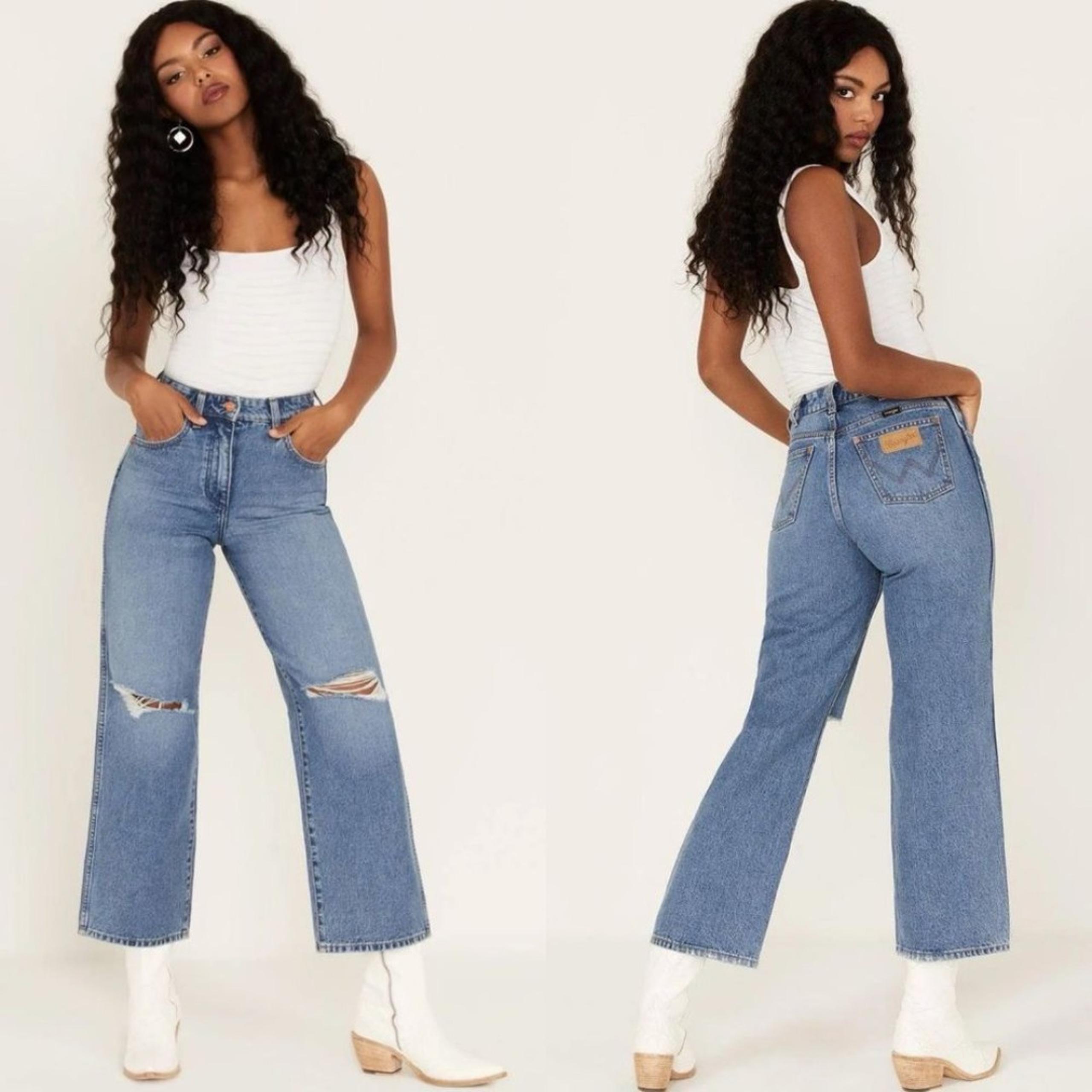 Women's Medium Wash High Rise Relaxed Mom Jeans 112322812 Distressed 28 - Wrangler