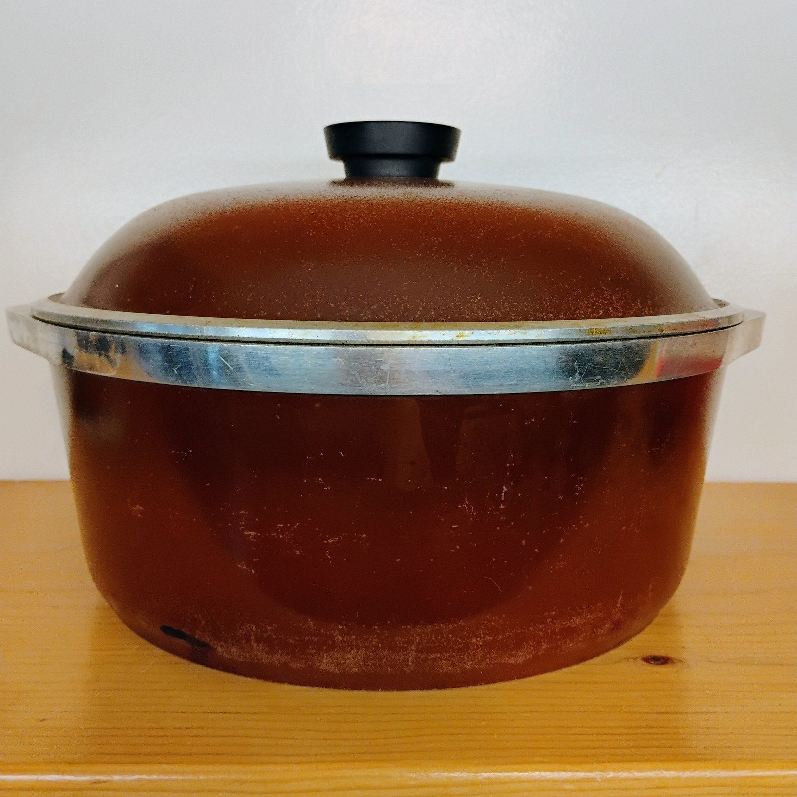 Club Aluminum 4 Quart Dutch Oven Stock Pot w/Domed Lid Brown