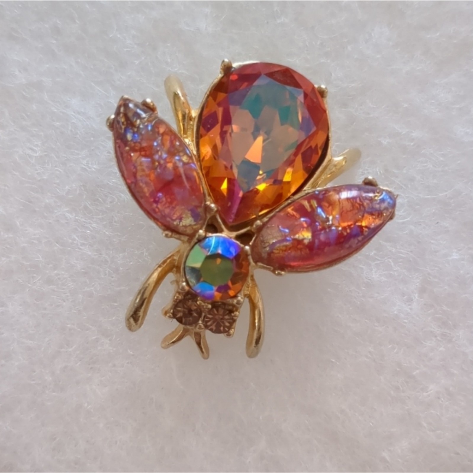 Stunning Sweet Romance Flying Insect Bee Brooch