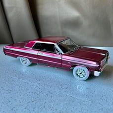1964 Chevrolet Johnny Lightning Impala Diecast Model Car 1:24 Scale Vintage Maro