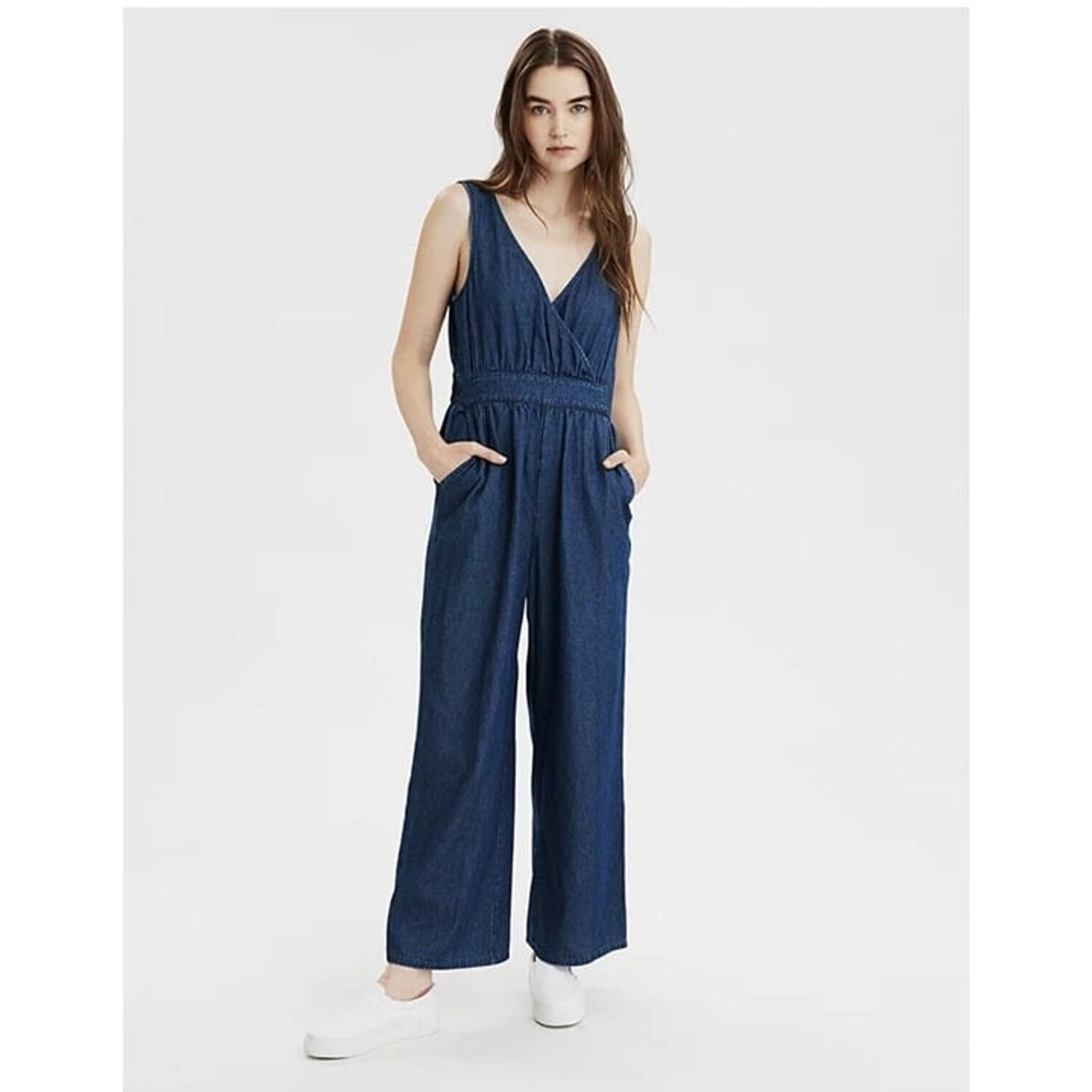 American Eagle Women's Small Jumpsuit Denim Jean Wide Leg Stretch V-neck NWT