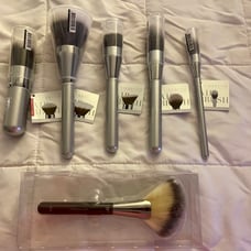 IT Cosmetics Makeup brushes