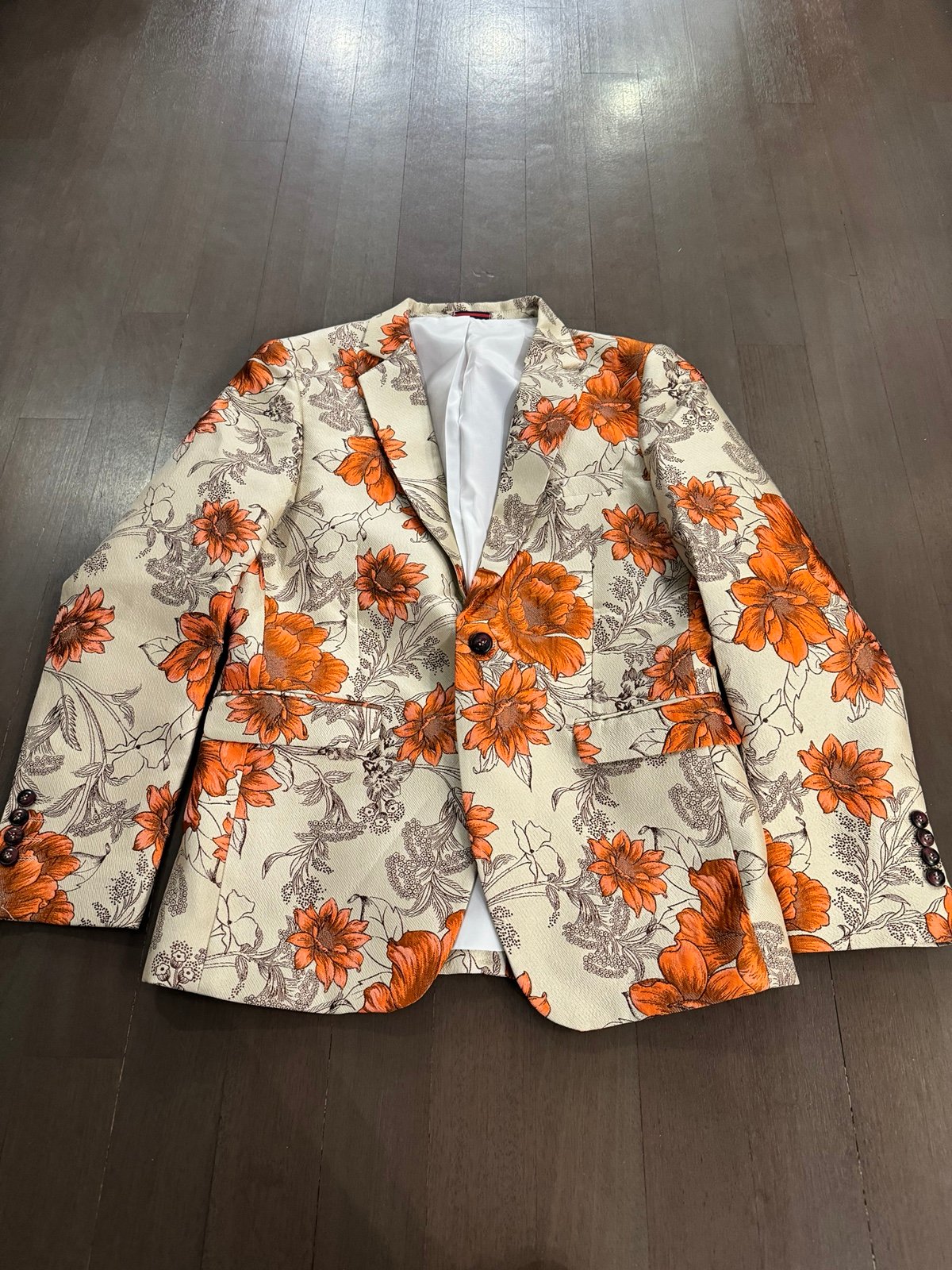 men's 2 piece Suit. Size XL, but fits like S, pant's size 32
