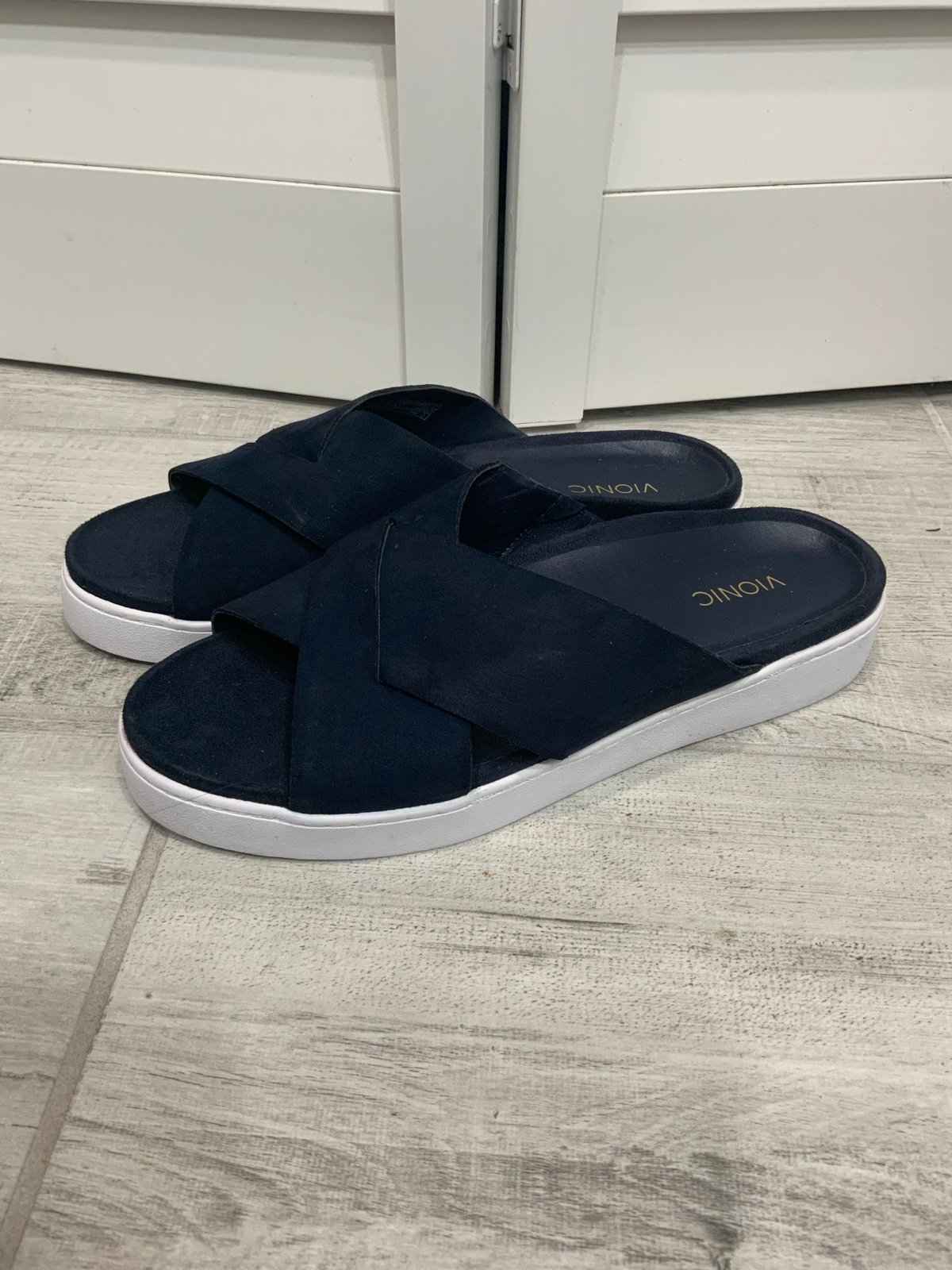 Vionic Lou Women’s 9 Navy Criss-cross Leather Slip-on Sandals - VGUC