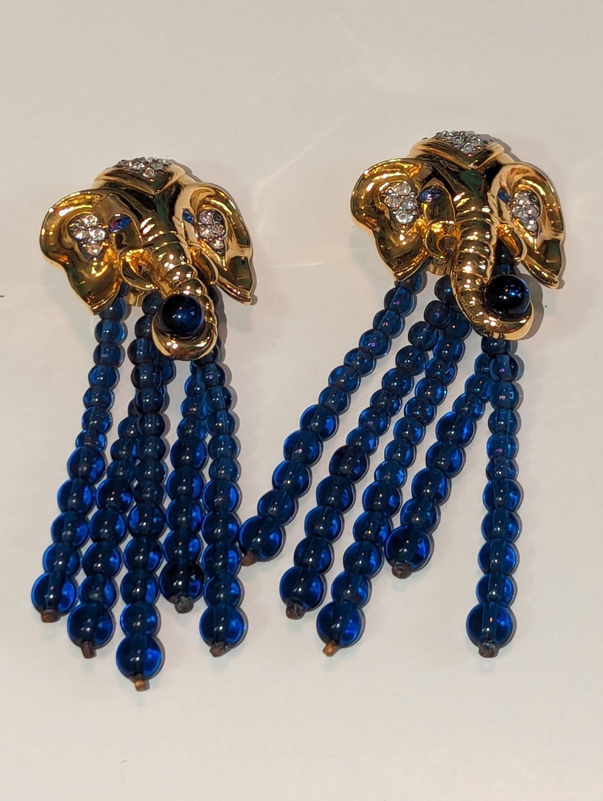 Elizabeth Taylor For Avon Elephant Walk Blue Dangle Clip Earrings Vtg Book Piece
