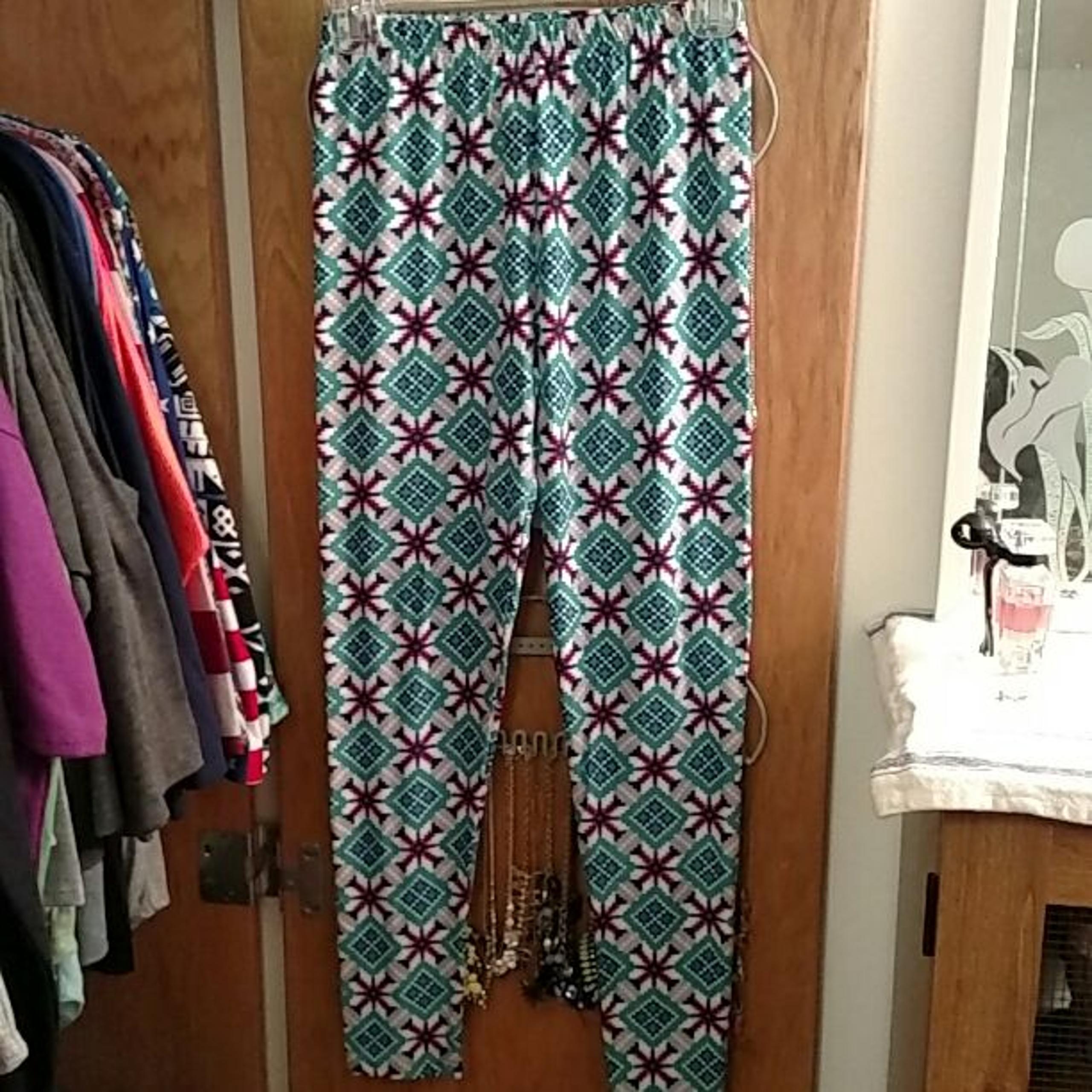 OS lularoe vintage snowflake leggings
