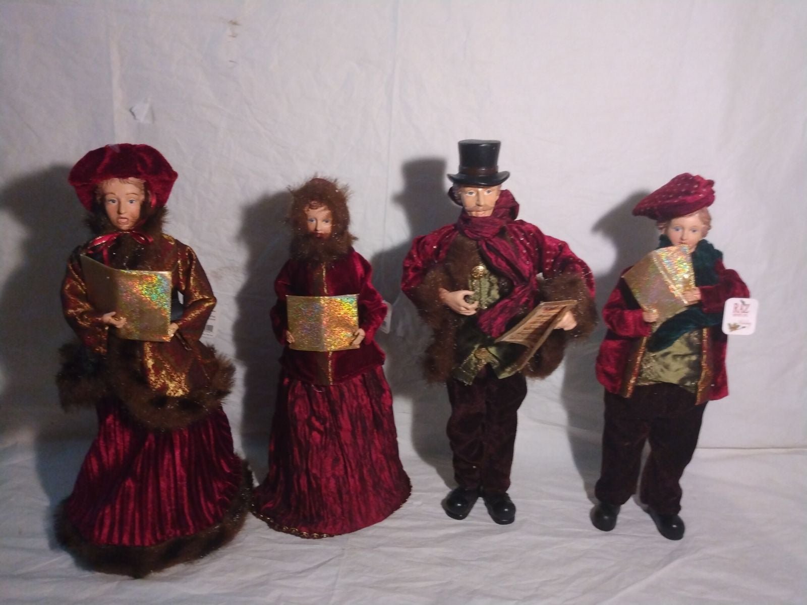 Raz Imports Lt of 4 17 &18 Carolers nos