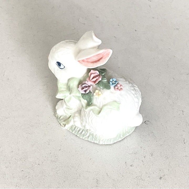 Vintage Heritage House Bunny Soft and Sweet Cuddles Music Box