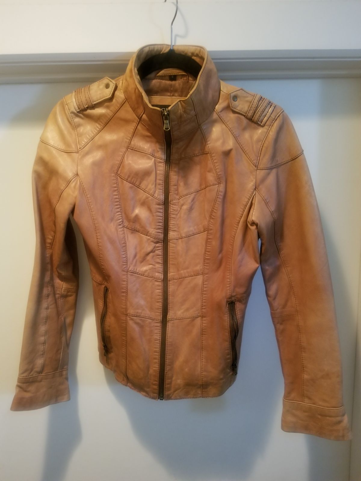 Guess 100% genuine tan leather moto jack