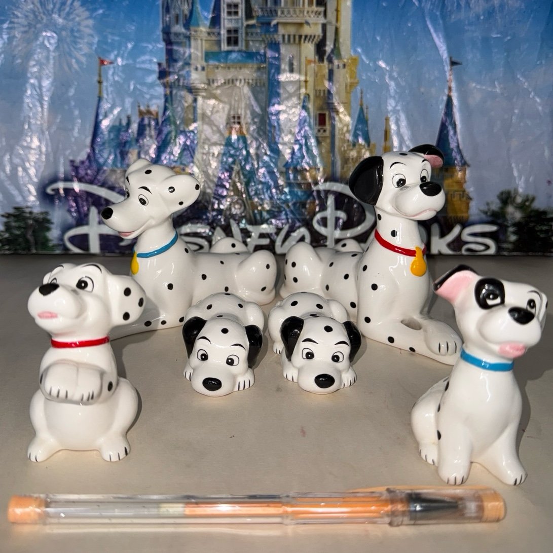 Disney parks vintage ceramic / porcelain 101 Dalmatians family figurine SET