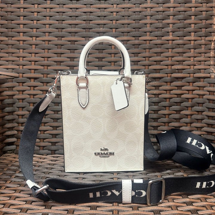 coach Mini Tote In Signature Canvas cp011