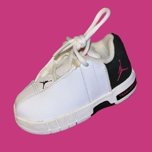NWOB 2008 Baby Jordan Team Elite 2 Low White/Black-Pink White Sneakers Size 4 C
