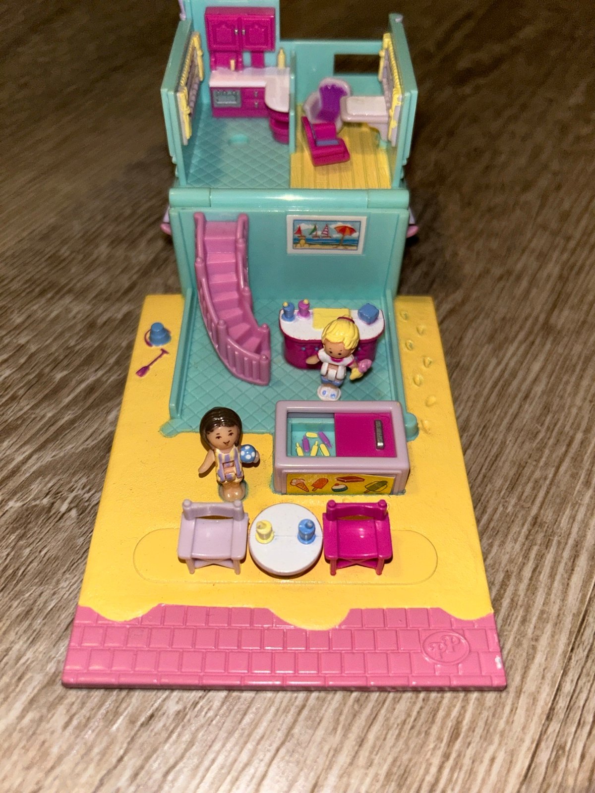 1993 Polly Pocket Beach Cafe