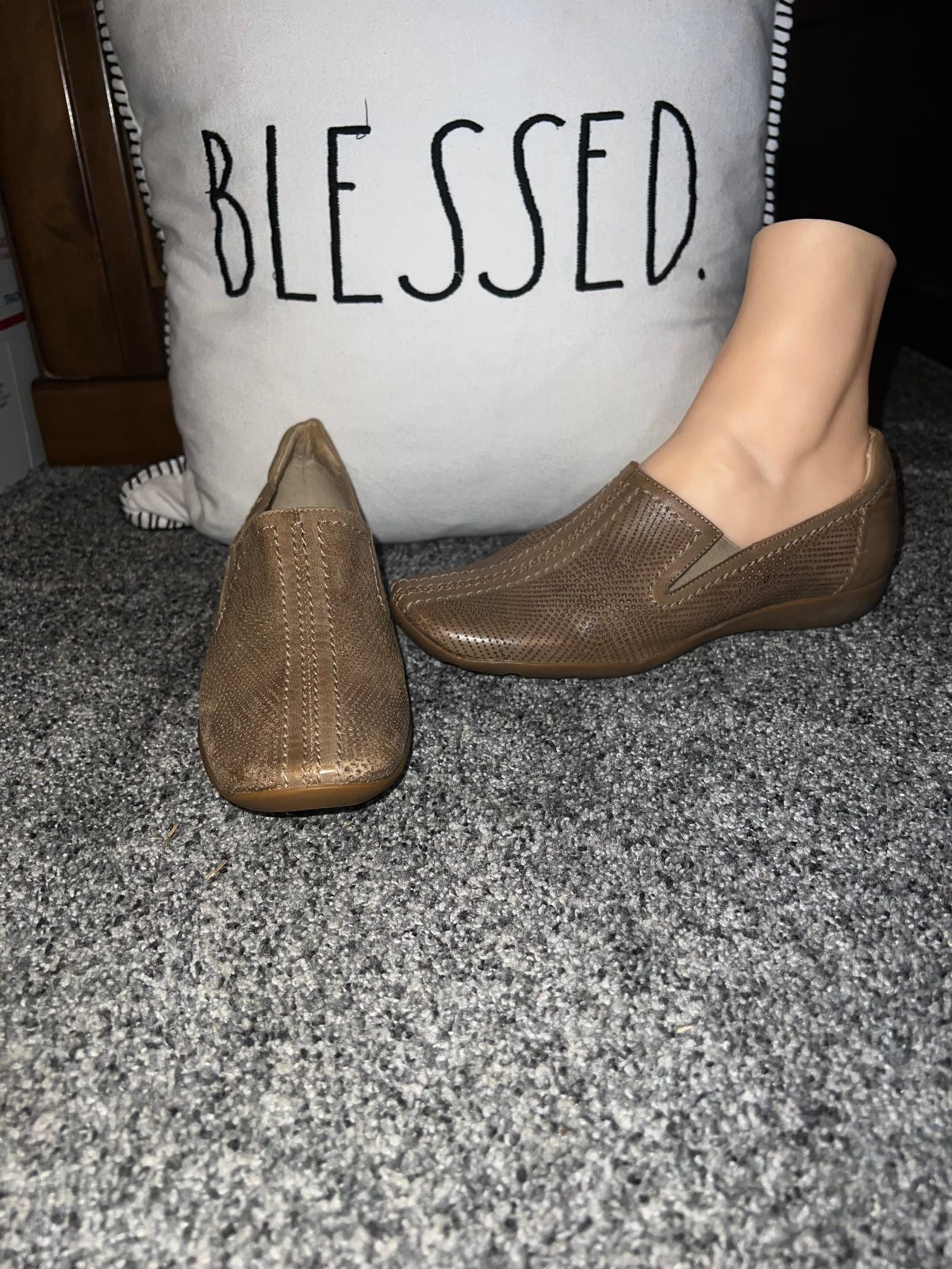 The Sesto Meucci Brilla perforated slip-on shoes in distressed taupe leather Sz6