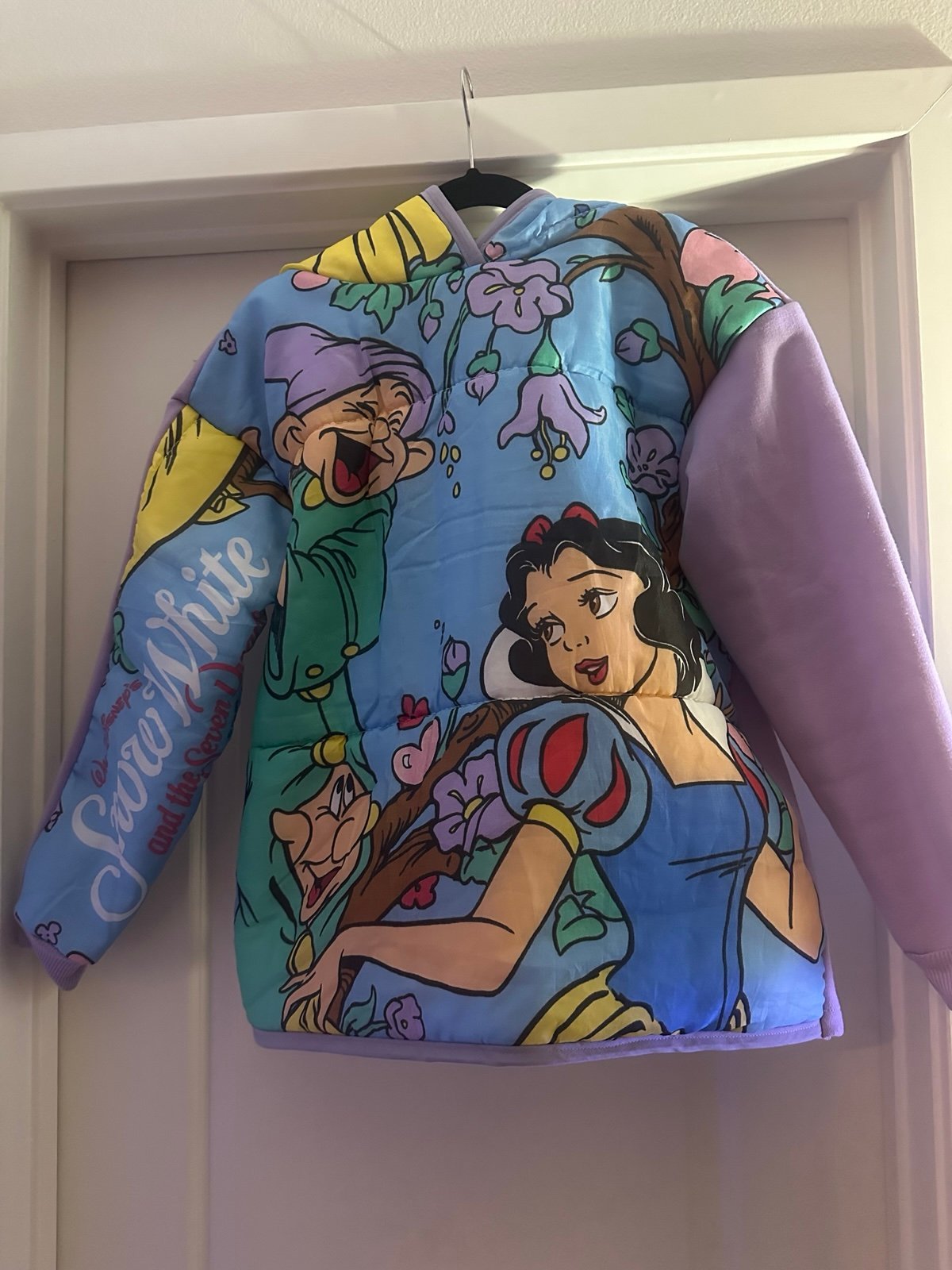 Vintage Snow White sleeping bag sweater