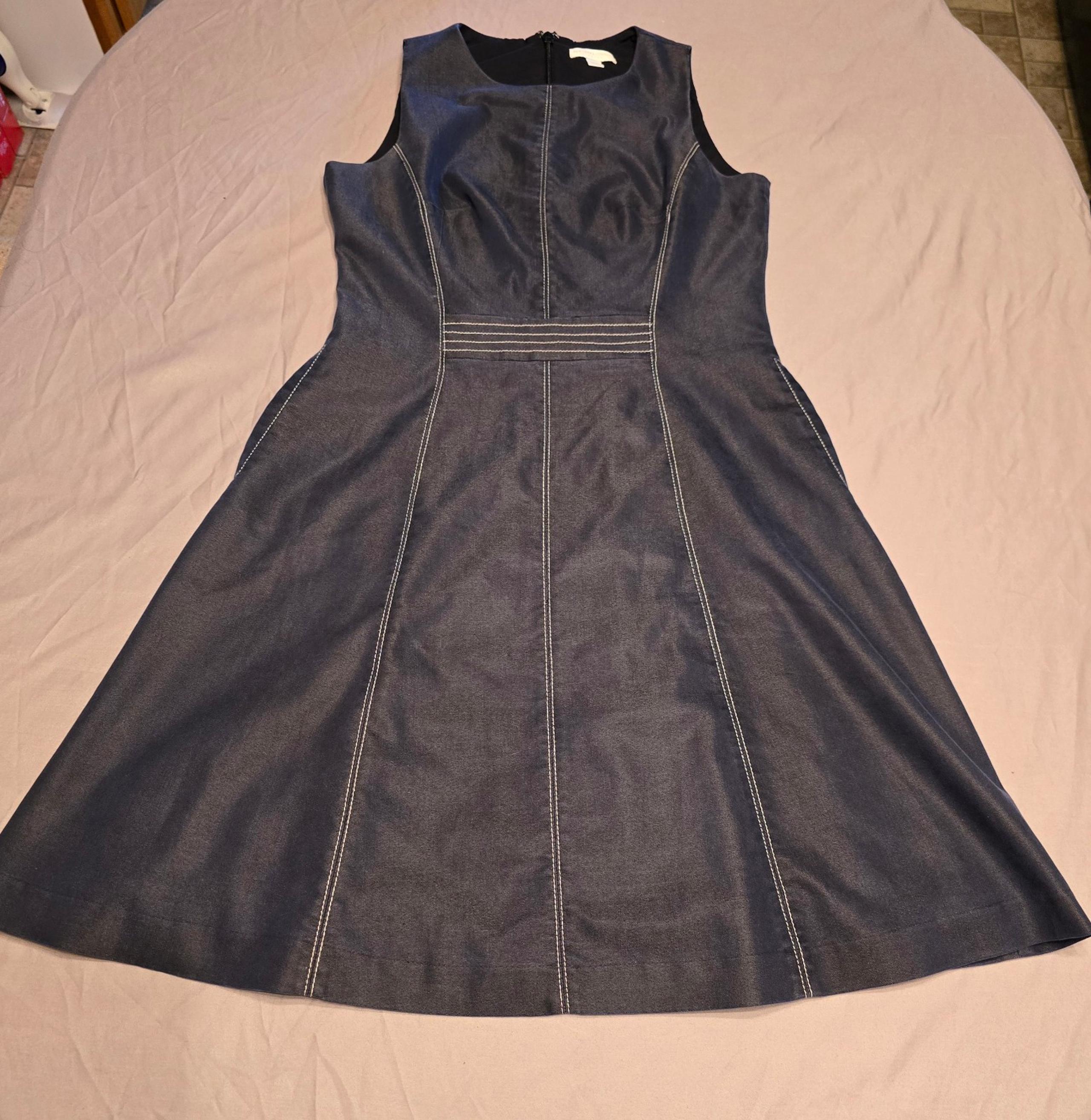 New York & Company Stretch Denim Blue Dress w/2 Pockets Sheath Women's Sz 8 EUC